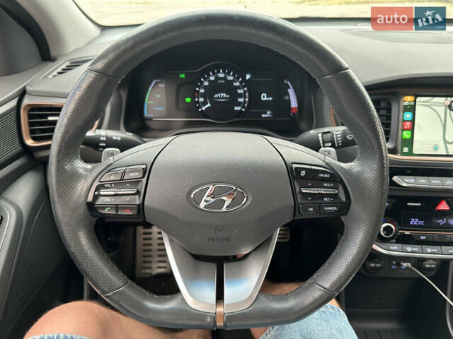 Белый Хендай Ioniq, объемом двигателя 0 л и пробегом 165 тыс. км за 12000 $, фото 12 на Automoto.ua