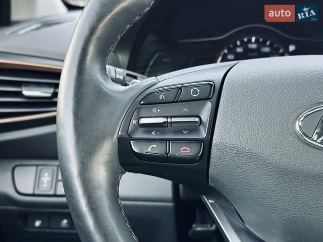 Белый Хендай Ioniq, объемом двигателя 0 л и пробегом 186 тыс. км за 12500 $, фото 52 на Automoto.ua