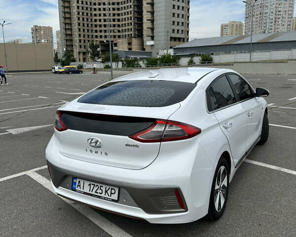 Белый Хендай Ioniq, объемом двигателя 0 л и пробегом 165 тыс. км за 12000 $, фото 5 на Automoto.ua