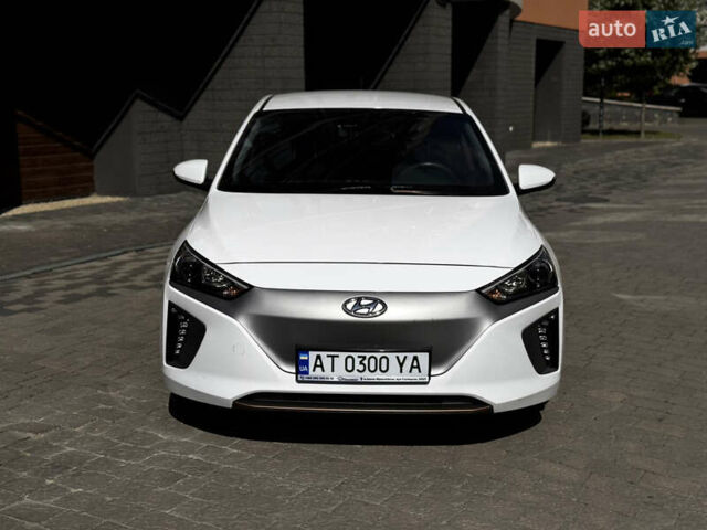 Белый Хендай Ioniq, объемом двигателя 0 л и пробегом 60 тыс. км за 13800 $, фото 3 на Automoto.ua