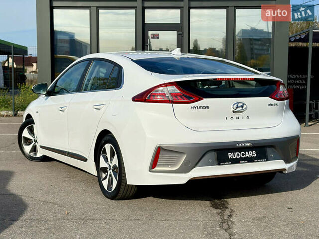 Белый Хендай Ioniq, объемом двигателя 0 л и пробегом 186 тыс. км за 12500 $, фото 3 на Automoto.ua