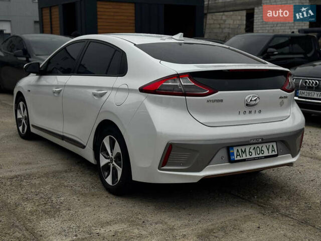 Белый Хендай Ioniq, объемом двигателя 0 л и пробегом 119 тыс. км за 10500 $, фото 3 на Automoto.ua