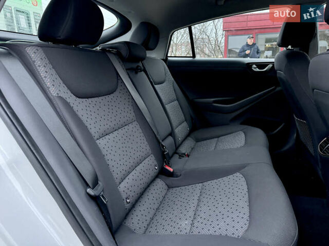 Білий Хендай Ioniq, об'ємом двигуна 0 л та пробігом 102 тис. км за 12200 $, фото 10 на Automoto.ua