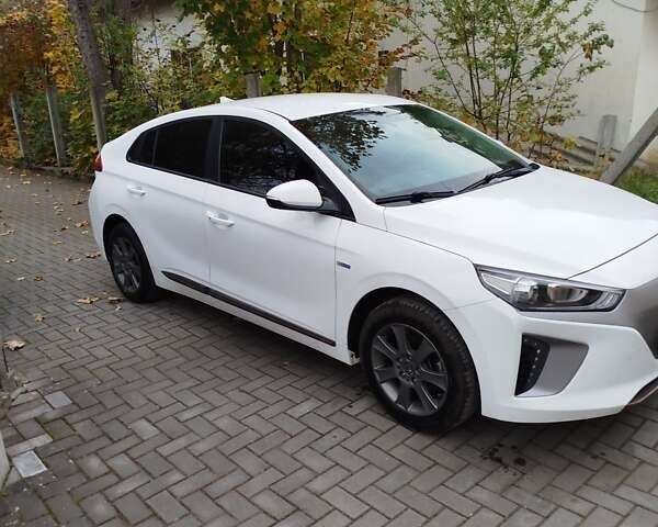 Білий Хендай Ioniq, об'ємом двигуна 0 л та пробігом 141 тис. км за 12000 $, фото 4 на Automoto.ua