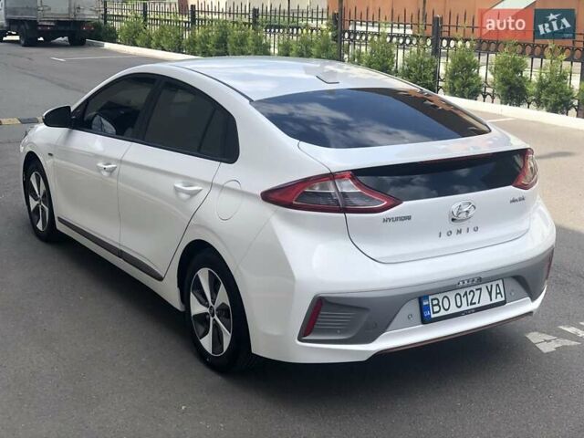 Белый Хендай Ioniq, объемом двигателя 0 л и пробегом 94 тыс. км за 18999 $, фото 24 на Automoto.ua