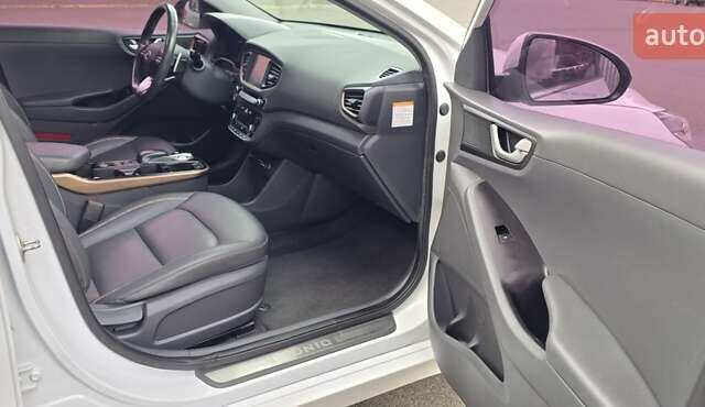 Хендай Ioniq 2017 в Кривом Роге на Automoto.ua Белый Хендай Ioniq, объемом двигателя 0 л и пробегом 69 тыс. км за 15900 $, фото 15 на Automoto.ua