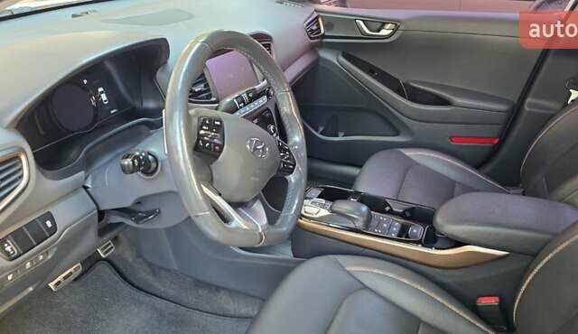 Хендай Ioniq 2017 в Кривом Роге на Automoto.ua Белый Хендай Ioniq, объемом двигателя 0 л и пробегом 69 тыс. км за 15900 $, фото 8 на Automoto.ua