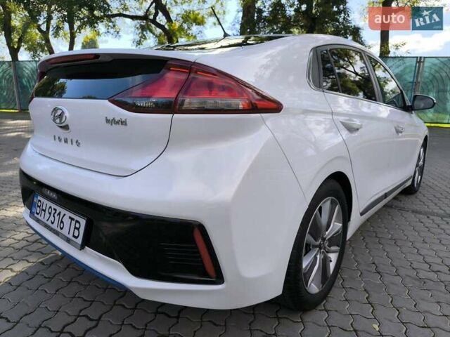 Хендай Ioniq 2017 в Одессе на Automoto.ua Белый Хендай Ioniq, объемом двигателя 1.6 л и пробегом 92 тыс. км за 12888 $, фото 2 на Automoto.ua