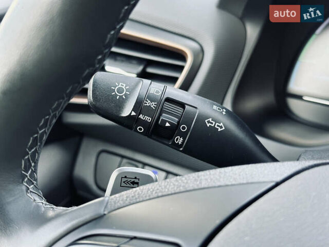 Белый Хендай Ioniq, объемом двигателя 0 л и пробегом 186 тыс. км за 12500 $, фото 56 на Automoto.ua