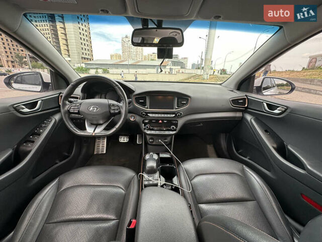 Белый Хендай Ioniq, объемом двигателя 0 л и пробегом 165 тыс. км за 12000 $, фото 14 на Automoto.ua