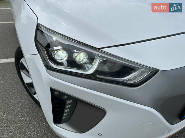 Белый Хендай Ioniq, объемом двигателя 0 л и пробегом 165 тыс. км за 12000 $, фото 10 на Automoto.ua