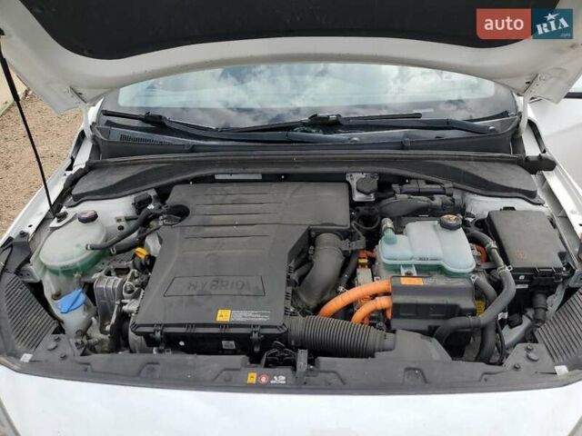 Белый Хендай Ioniq, объемом двигателя 1.58 л и пробегом 150 тыс. км за 3000 $, фото 10 на Automoto.ua