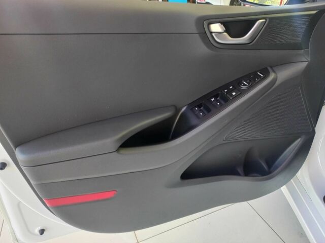 Білий Хендай Ioniq, об'ємом двигуна 0 л та пробігом 6 тис. км за 13500 $, фото 18 на Automoto.ua