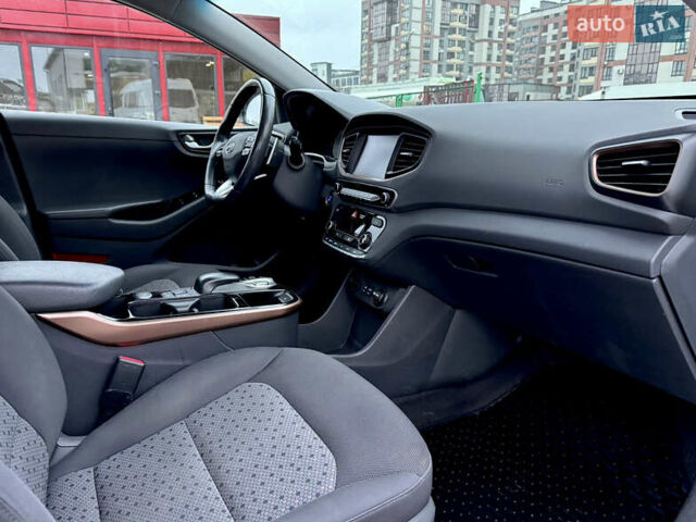 Білий Хендай Ioniq, об'ємом двигуна 0 л та пробігом 102 тис. км за 12200 $, фото 9 на Automoto.ua