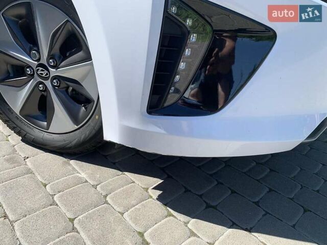 Белый Хендай Ioniq, объемом двигателя 0 л и пробегом 80 тыс. км за 12500 $, фото 23 на Automoto.ua