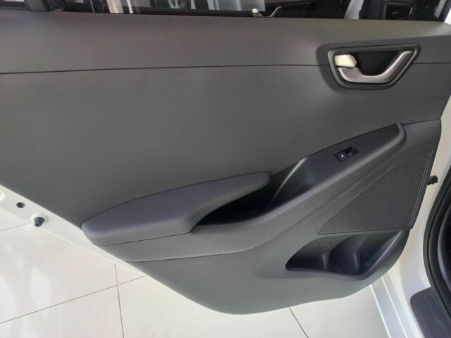 Білий Хендай Ioniq, об'ємом двигуна 0 л та пробігом 6 тис. км за 13500 $, фото 21 на Automoto.ua