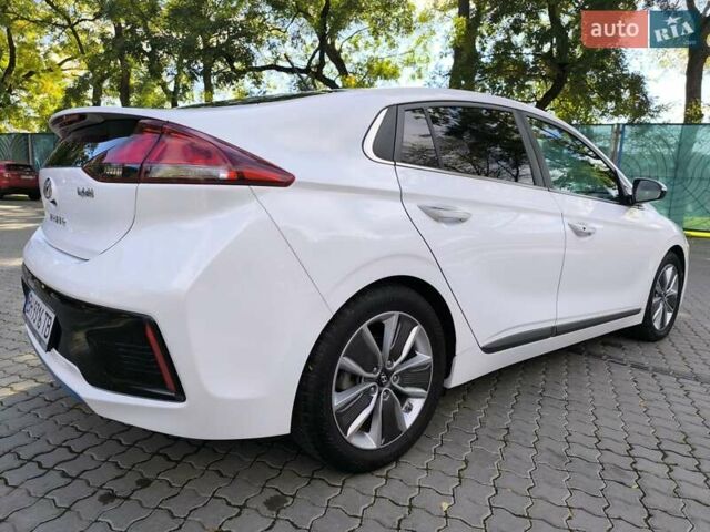Хендай Ioniq 2017 в Одессе на Automoto.ua Белый Хендай Ioniq, объемом двигателя 1.6 л и пробегом 92 тыс. км за 12888 $, фото 3 на Automoto.ua