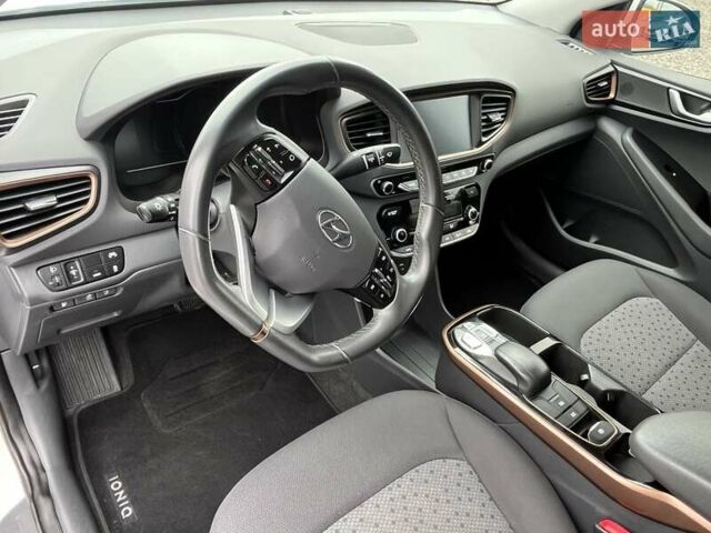 Білий Хендай Ioniq, об'ємом двигуна 0 л та пробігом 96 тис. км за 12599 $, фото 10 на Automoto.ua