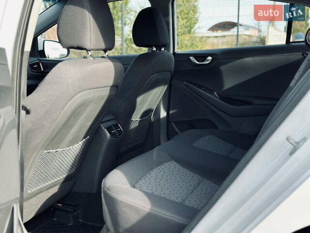 Белый Хендай Ioniq, объемом двигателя 0 л и пробегом 186 тыс. км за 12500 $, фото 33 на Automoto.ua
