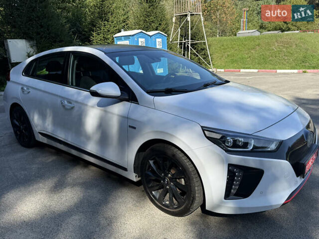 Білий Хендай Ioniq, об'ємом двигуна 0 л та пробігом 77 тис. км за 12799 $, фото 10 на Automoto.ua