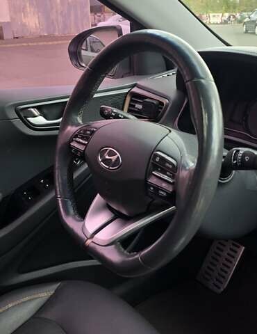 Хендай Ioniq 2017 в Кривом Роге на Automoto.ua Белый Хендай Ioniq, объемом двигателя 0 л и пробегом 69 тыс. км за 15900 $, фото 13 на Automoto.ua