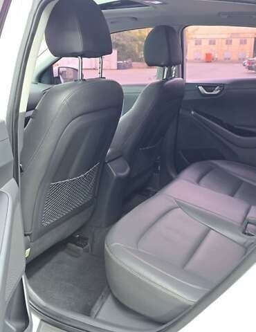 Хендай Ioniq 2017 в Кривом Роге на Automoto.ua Белый Хендай Ioniq, объемом двигателя 0 л и пробегом 69 тыс. км за 15900 $, фото 14 на Automoto.ua