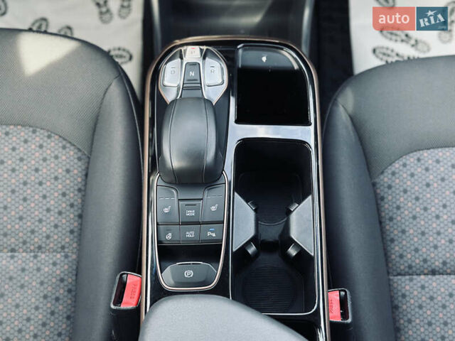 Белый Хендай Ioniq, объемом двигателя 0 л и пробегом 186 тыс. км за 12500 $, фото 41 на Automoto.ua