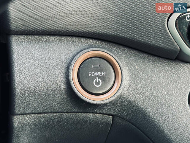 Белый Хендай Ioniq, объемом двигателя 0 л и пробегом 186 тыс. км за 12500 $, фото 51 на Automoto.ua