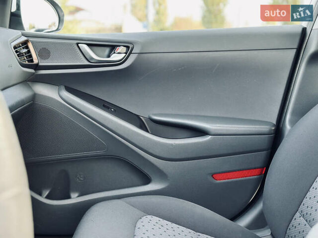 Белый Хендай Ioniq, объемом двигателя 0 л и пробегом 186 тыс. км за 12500 $, фото 29 на Automoto.ua