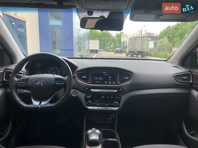 Белый Хендай Ioniq, объемом двигателя 0 л и пробегом 94 тыс. км за 18999 $, фото 12 на Automoto.ua