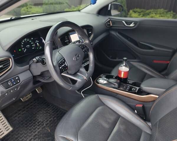 Белый Хендай Ioniq, объемом двигателя 0 л и пробегом 142 тыс. км за 13300 $, фото 10 на Automoto.ua