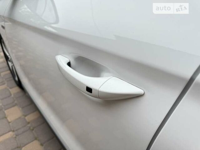 Білий Хендай Ioniq, об'ємом двигуна 0 л та пробігом 80 тис. км за 12500 $, фото 18 на Automoto.ua
