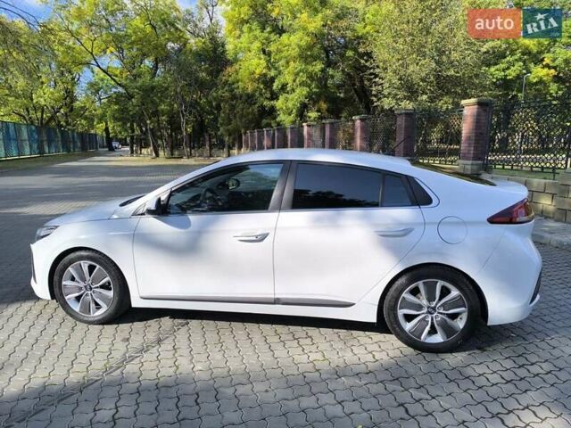 Хендай Ioniq 2017 в Одессе на Automoto.ua Белый Хендай Ioniq, объемом двигателя 1.6 л и пробегом 92 тыс. км за 12888 $, фото 28 на Automoto.ua