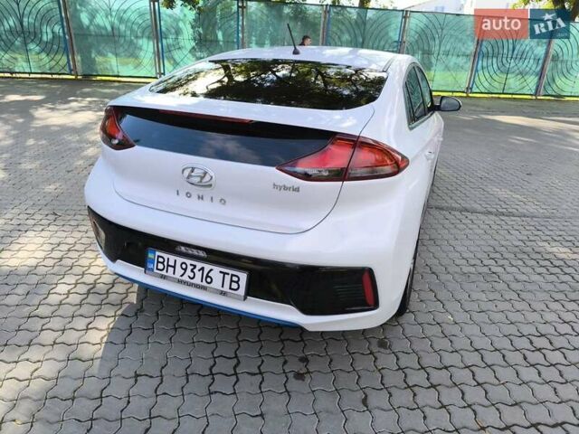 Хендай Ioniq 2017 в Одессе на Automoto.ua Белый Хендай Ioniq, объемом двигателя 1.6 л и пробегом 92 тыс. км за 12888 $, фото 45 на Automoto.ua