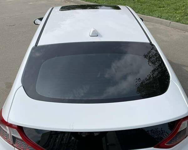 Белый Хендай Ioniq, объемом двигателя 0 л и пробегом 102 тыс. км за 13000 $, фото 33 на Automoto.ua