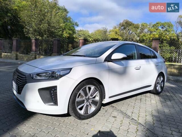 Хендай Ioniq 2017 в Одессе на Automoto.ua Белый Хендай Ioniq, объемом двигателя 1.6 л и пробегом 92 тыс. км за 12888 $, фото 29 на Automoto.ua