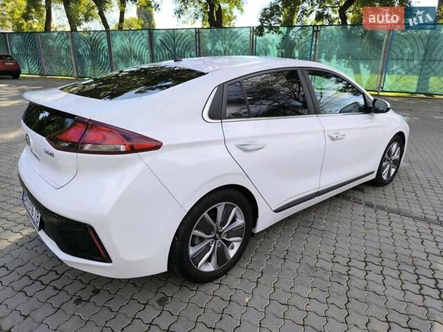 Хендай Ioniq 2017 в Одессе на Automoto.ua Белый Хендай Ioniq, объемом двигателя 1.6 л и пробегом 92 тыс. км за 12888 $, фото 9 на Automoto.ua