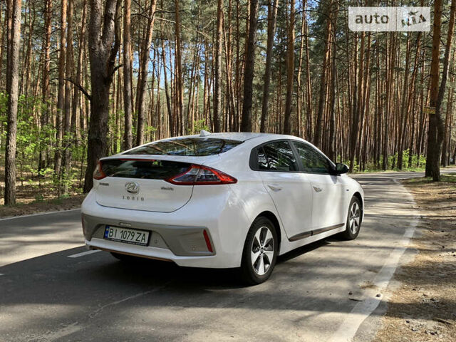 Білий Хендай Ioniq, об'ємом двигуна 0 л та пробігом 104 тис. км за 15900 $, фото 3 на Automoto.ua