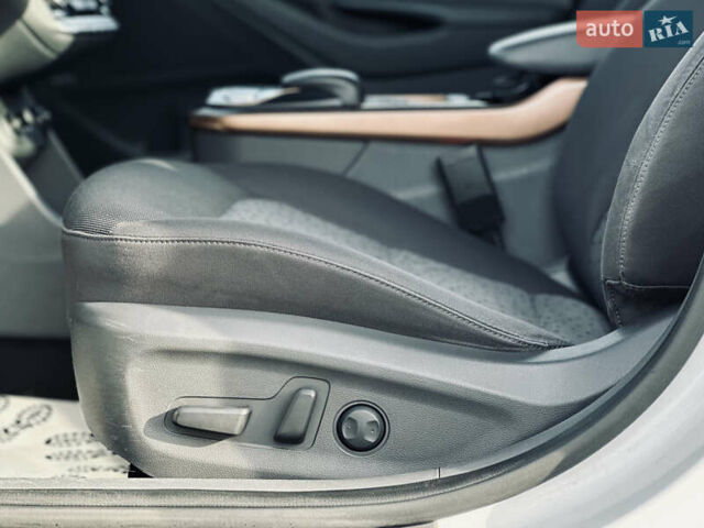 Белый Хендай Ioniq, объемом двигателя 0 л и пробегом 186 тыс. км за 12500 $, фото 32 на Automoto.ua