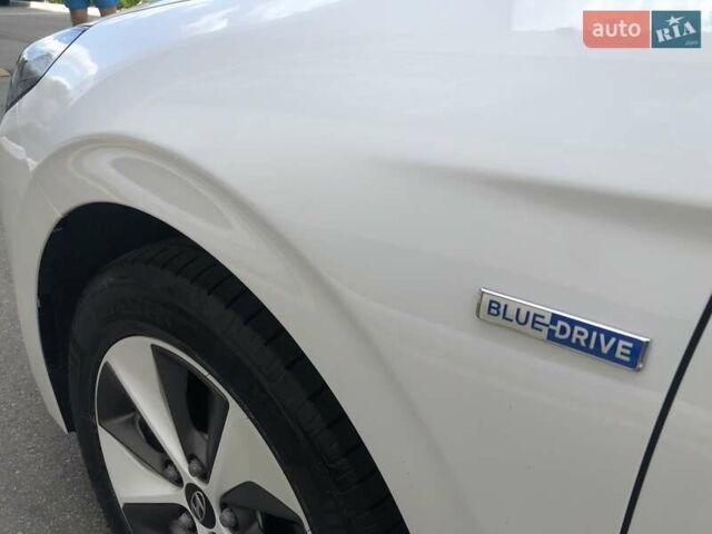 Белый Хендай Ioniq, объемом двигателя 0 л и пробегом 94 тыс. км за 18999 $, фото 21 на Automoto.ua