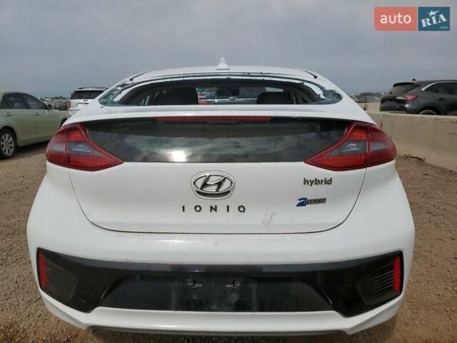 Белый Хендай Ioniq, объемом двигателя 1.58 л и пробегом 150 тыс. км за 3000 $, фото 5 на Automoto.ua