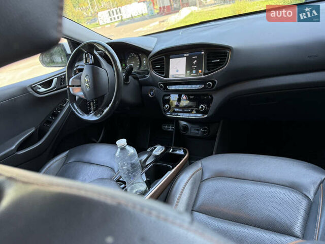 Білий Хендай Ioniq, об'ємом двигуна 0 л та пробігом 77 тис. км за 12799 $, фото 74 на Automoto.ua