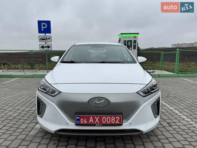 Білий Хендай Ioniq, об'ємом двигуна 0 л та пробігом 102 тис. км за 12200 $, фото 2 на Automoto.ua