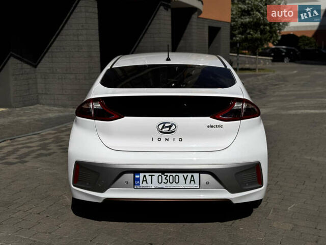 Белый Хендай Ioniq, объемом двигателя 0 л и пробегом 60 тыс. км за 13800 $, фото 20 на Automoto.ua