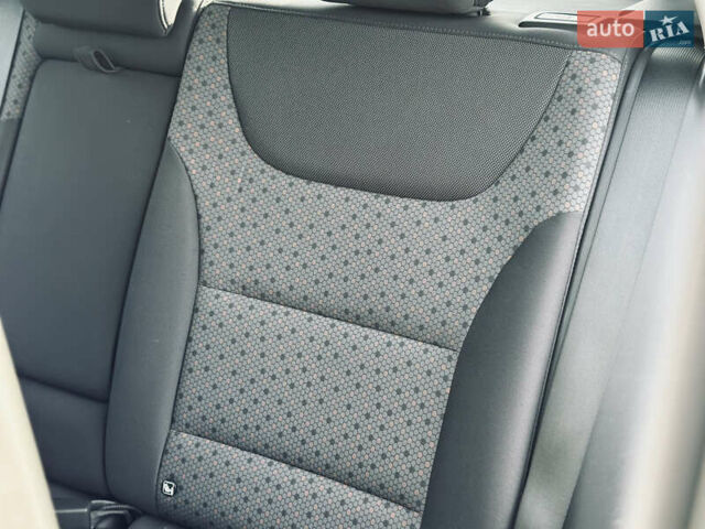 Белый Хендай Ioniq, объемом двигателя 0 л и пробегом 186 тыс. км за 12500 $, фото 23 на Automoto.ua