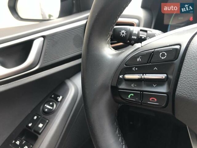 Белый Хендай Ioniq, объемом двигателя 0 л и пробегом 94 тыс. км за 18999 $, фото 8 на Automoto.ua