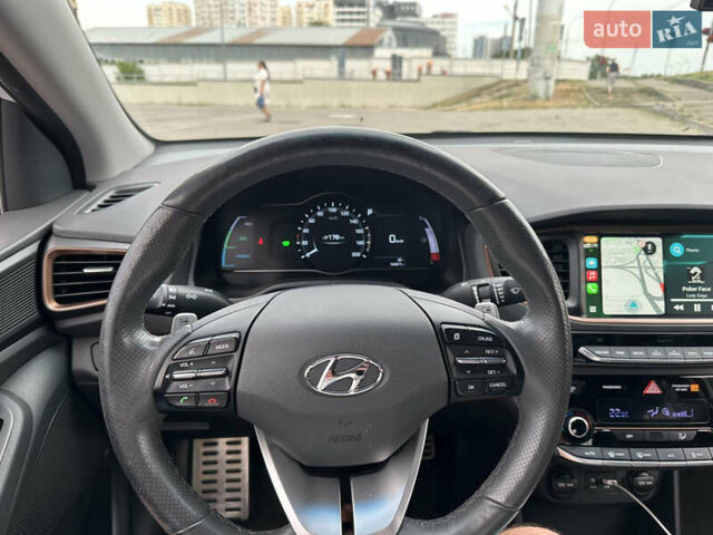 Белый Хендай Ioniq, объемом двигателя 0 л и пробегом 165 тыс. км за 12000 $, фото 18 на Automoto.ua