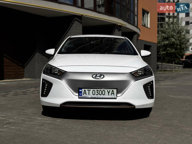 Белый Хендай Ioniq, объемом двигателя 0 л и пробегом 60 тыс. км за 13800 $, фото 4 на Automoto.ua