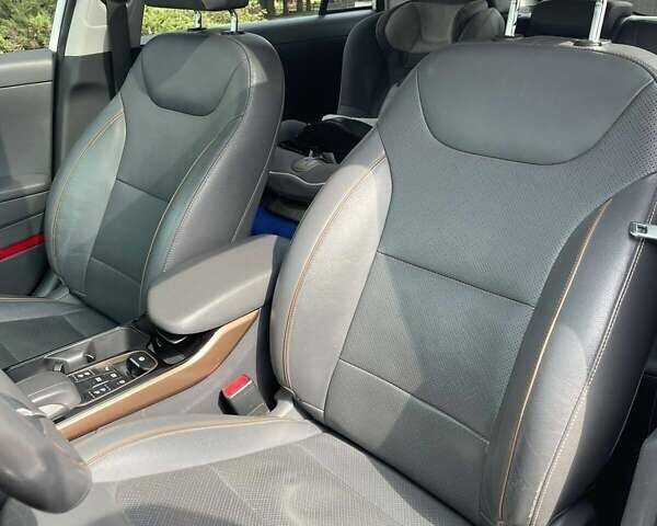 Белый Хендай Ioniq, объемом двигателя 0 л и пробегом 102 тыс. км за 13000 $, фото 17 на Automoto.ua