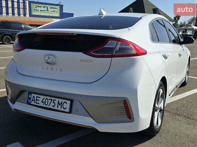 Хендай Ioniq 2017 в Кривом Роге на Automoto.ua Белый Хендай Ioniq, объемом двигателя 0 л и пробегом 69 тыс. км за 15900 $, фото 5 на Automoto.ua